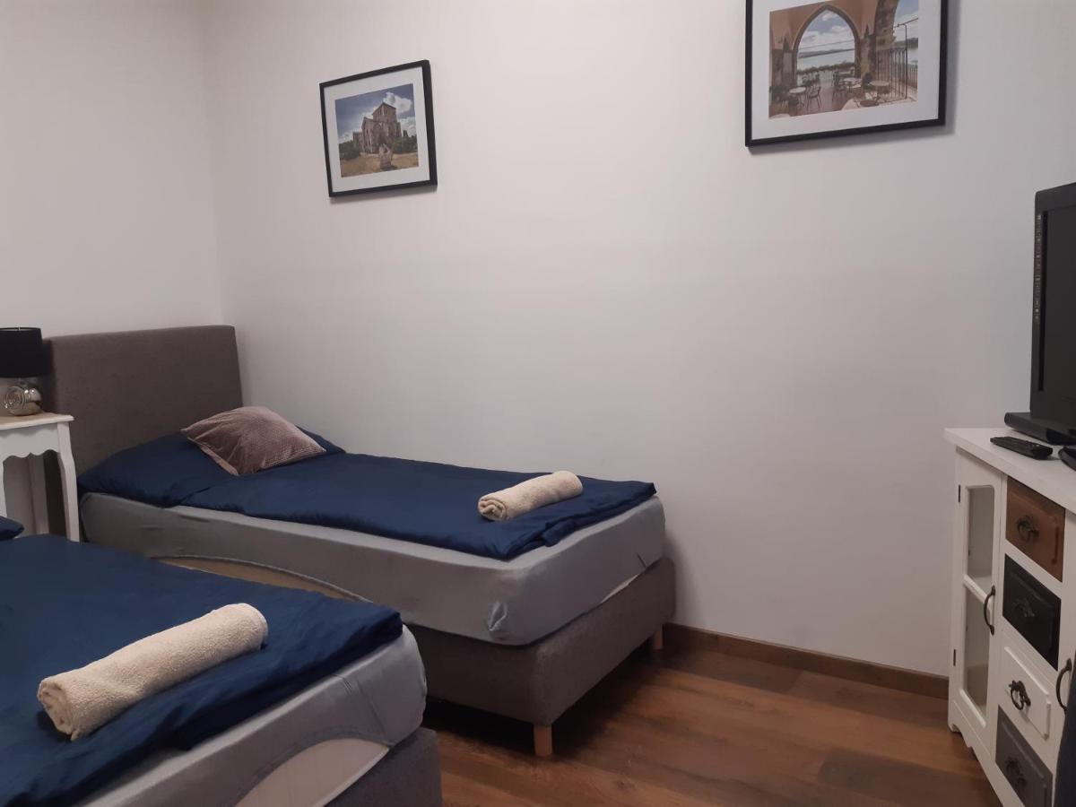 Varalja Apartman Tata Buitenkant foto