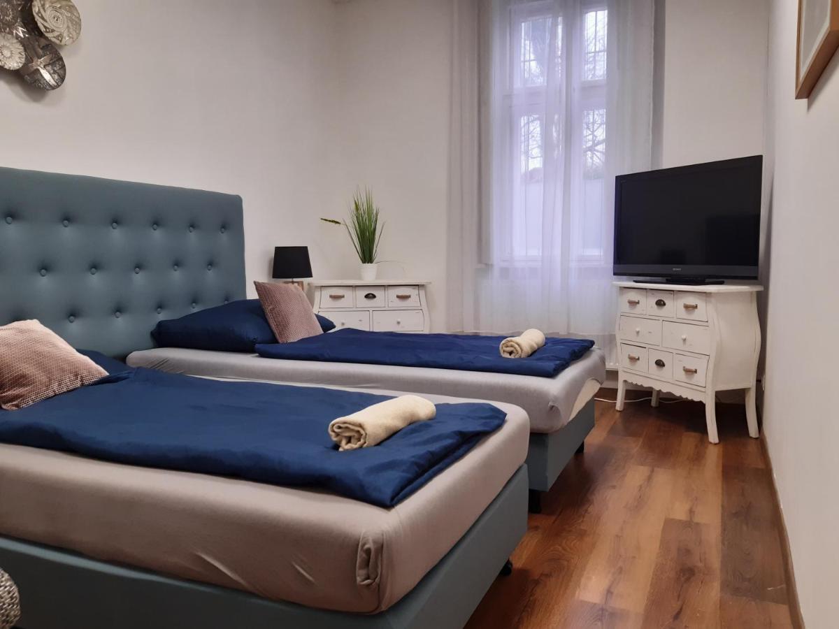 Varalja Apartman Tata Buitenkant foto