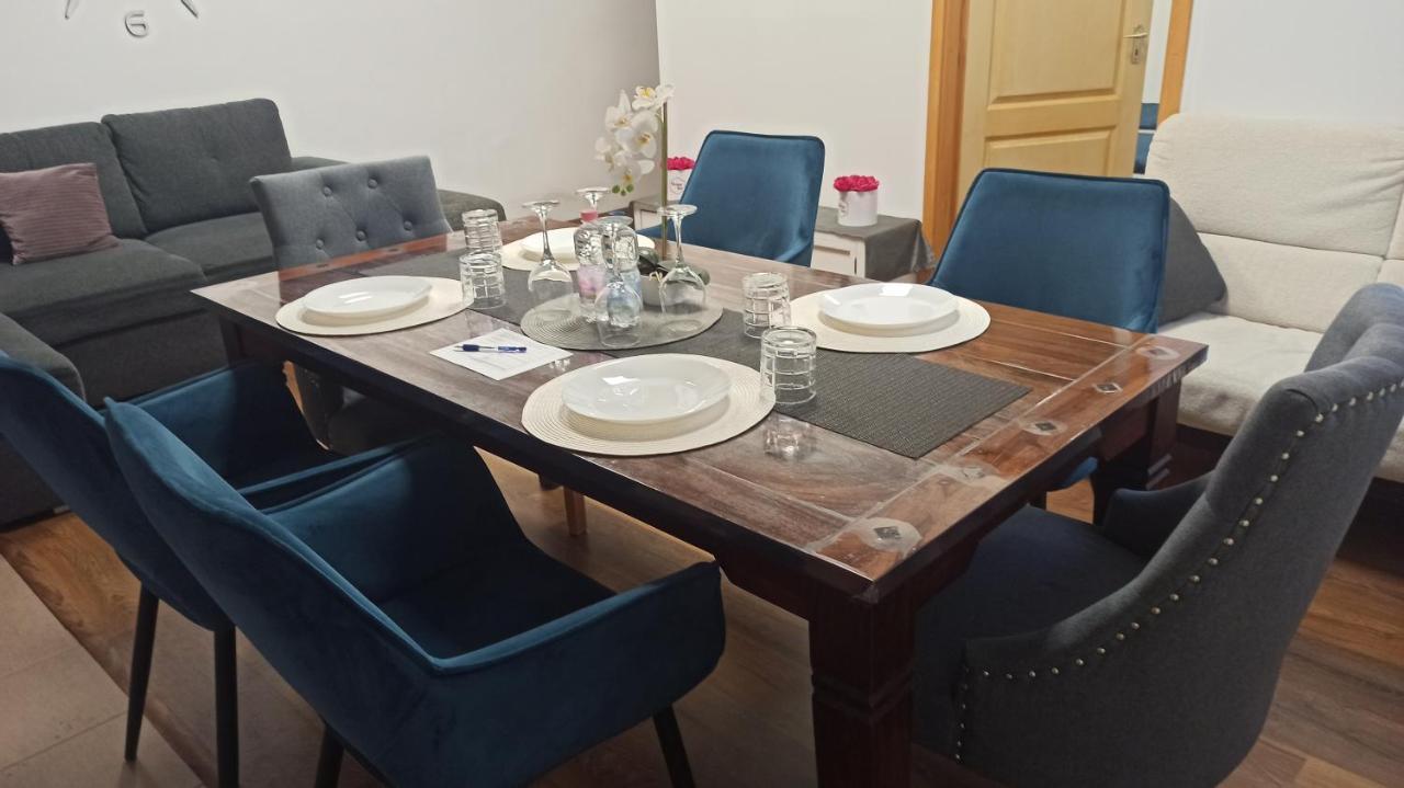 Varalja Apartman Tata Buitenkant foto